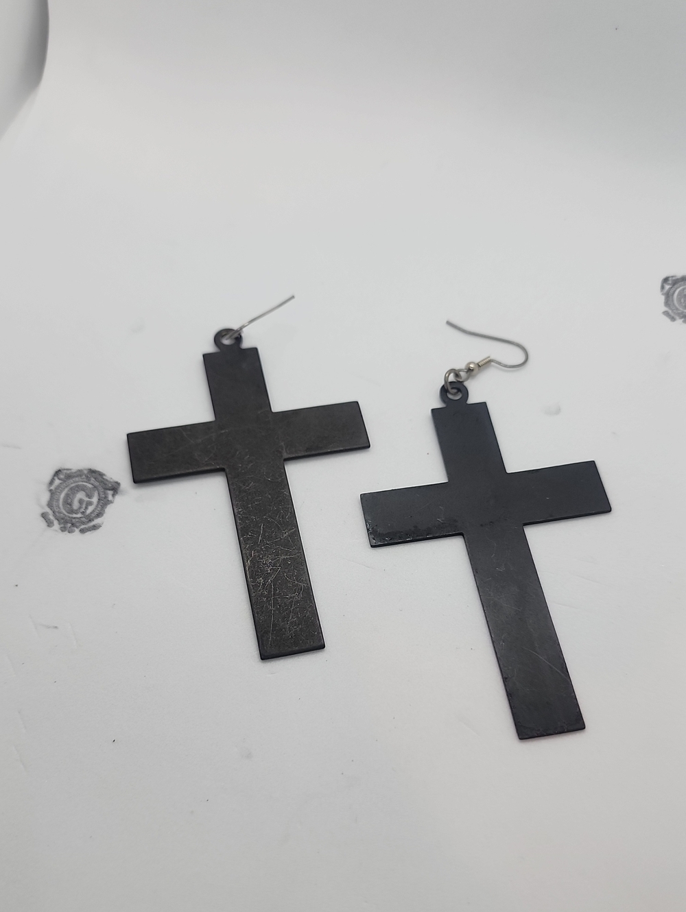 GASOLINE GLAMOUR FLAT CROSS EARRING